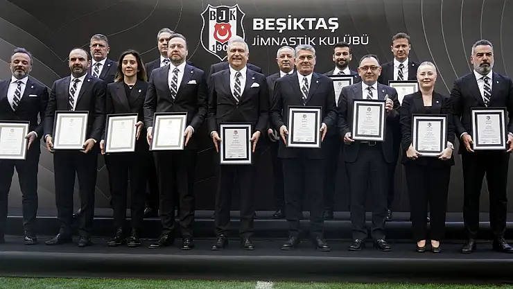 Beşiktaş'ta Başkan Serdal Adalı ve yönetimi, mazbatalarını aldı