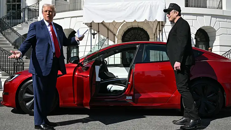 Beyaz Saray'ın bahçesinde renkli kareler: 'Trump, Elon Musk'a destek için Tesla satın aldı'