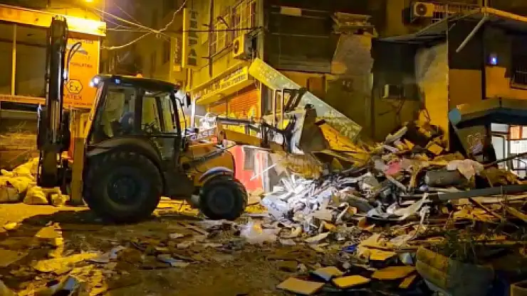 Beyoğlu'nda Patlama Sesi: Bina Çöktü!