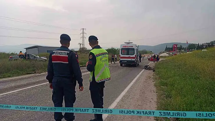 Bilecik'te 2 otomobil kafa kafaya çarpıştı: 3 kişi can verdi, 1 kişi yaralandı