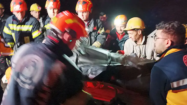 Bin 100 metredeki madencilerin cenazeleri çıkartıldı 