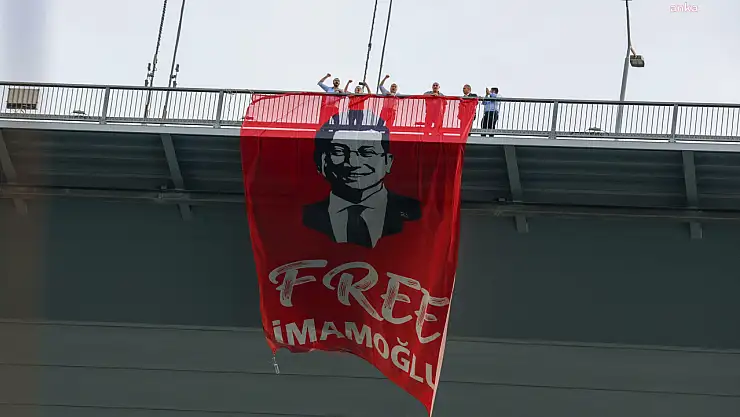 Boğaz Köprüsü'ne İmamoğlu'na Özgürlük Pankartı Asıldı