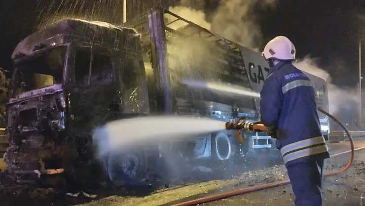 Bolu'da TIR Cayır Cayır Yandı! Trafik Kapandı
