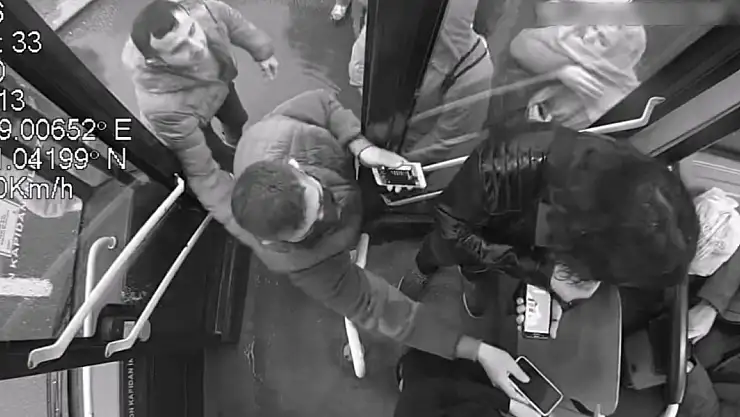 Çaldığı Telefonu Beğenmeyip Geri Verince Yakalandı