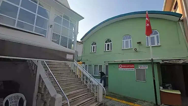 Caminin kadınlar tuvaletinde erkek cesedi bulundu