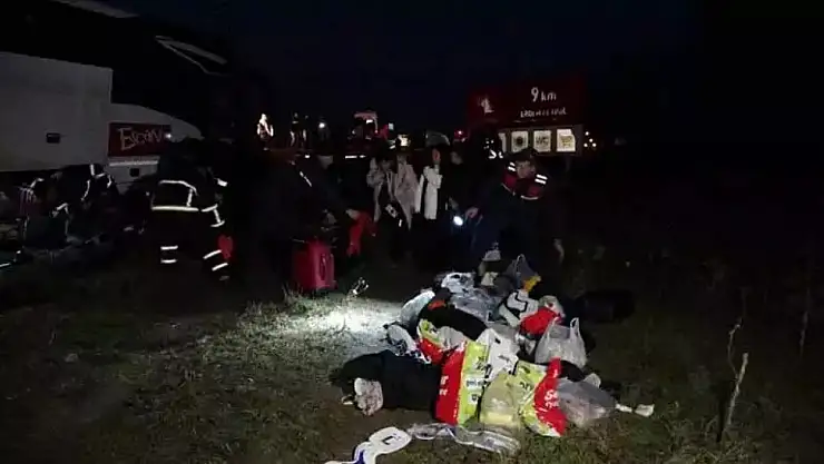 Çanakkale'de tur otobüsü şarampole yuvarlandı! Onlarca yaralı