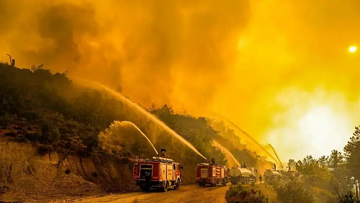 Çeşme'deki Orman Yangınında 3 Kişi Yanarak Can Verdi! Tahliyeler Başladı