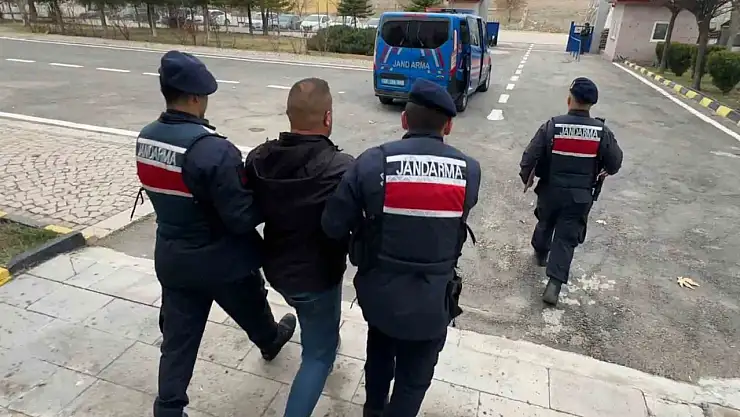 Cezaevinden izinli çıktı, evi soyarken suçüstü yakalandı