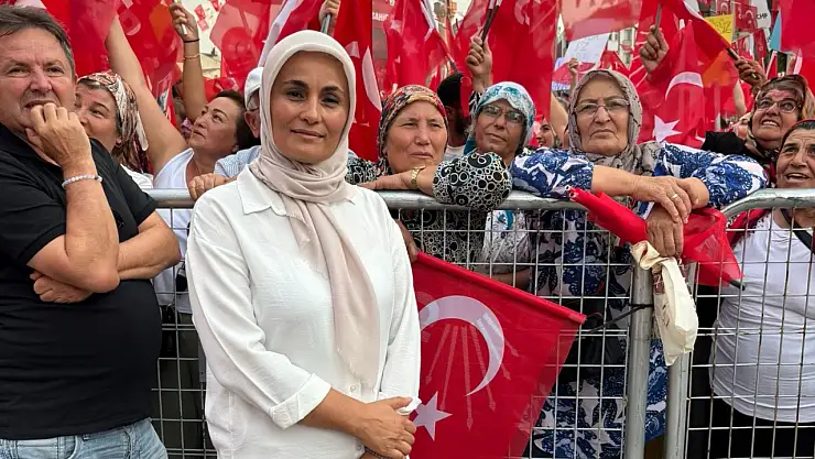 CHP Aksu Kadın Kolları Başkanı Menzil Çakmak görevinden istifa nedenini açıkladı