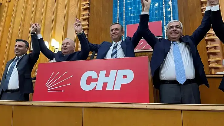 CHP grup toplantısında Enginyurt ile Uzun CHP'ye katıldı