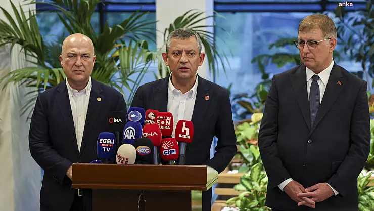 CHP Lideri Özgür Özel'den Cumhurbaşkanı Erdoğan'a Karikatür Yanıtı