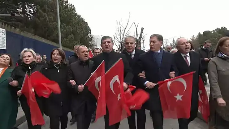 CHP Milletvekillerinden İmamoğlu'na Destek Yürüyüşü