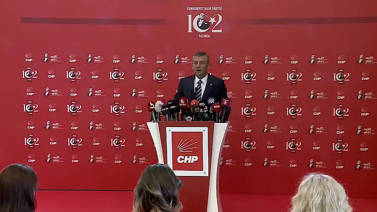 CHP'nin Kuruluş Haftası etkinliklerinde Özgür Özel'den kritik açıklamalar