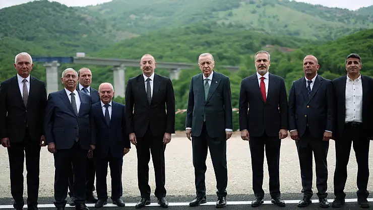 Cumhurbaşkanı Erdoğan Azerbaycan'da: Laçın Uluslararası Havalimanı ve Kelbecer-Laçın otoyolunu inceledi