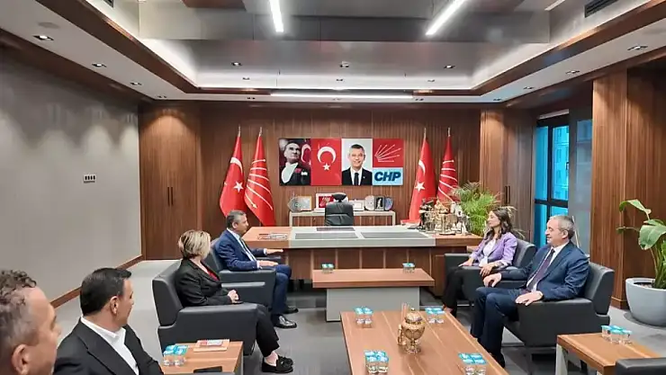DEM Parti Heyeti'nden Özgür Özel'e ziyaret