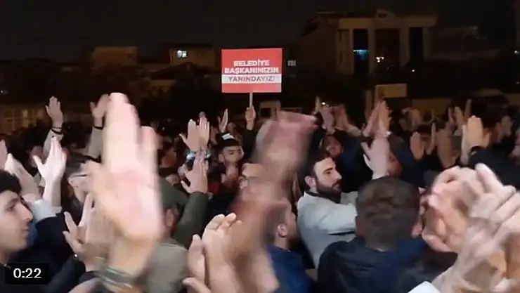 DEM Parti ve CHP'nin Çağrısı Sonrasında Yüzlerce Kişi Çağlayan Adliyesi Önünde Toplandı!