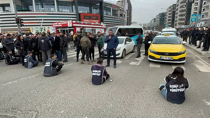 DEM Partili Vekiller, Yol Kapatıp Eylem Yaptı
