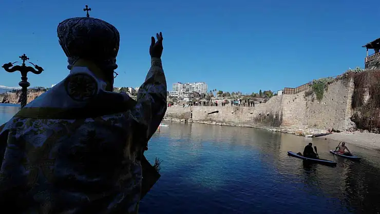 Denizden haç çıkarma töreni yapıldı