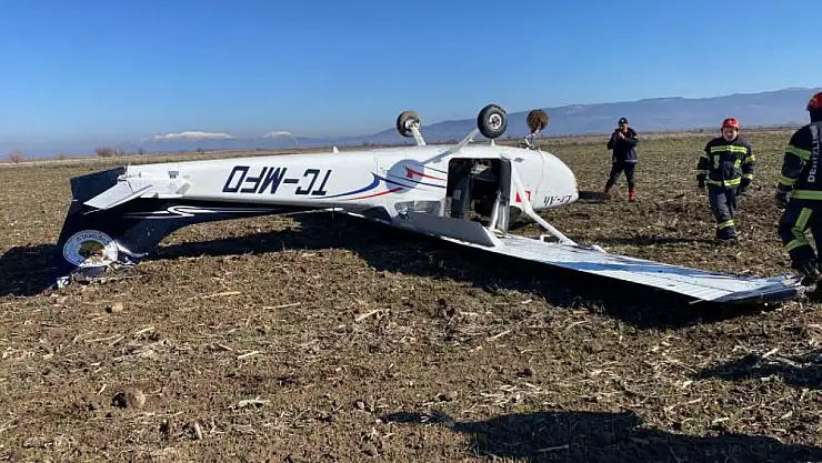 Denizli'de eğitim uçağı sert iniş yaptı! Uçak ters döndü!