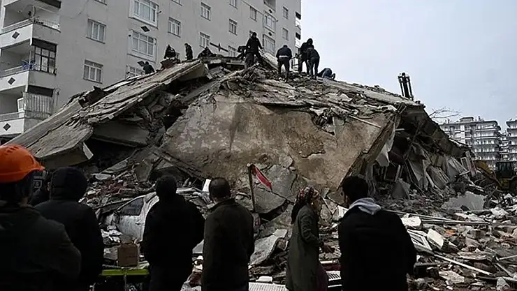 Depremde 100 kişinin ölümüne sebep olan müteahhit yakalandı