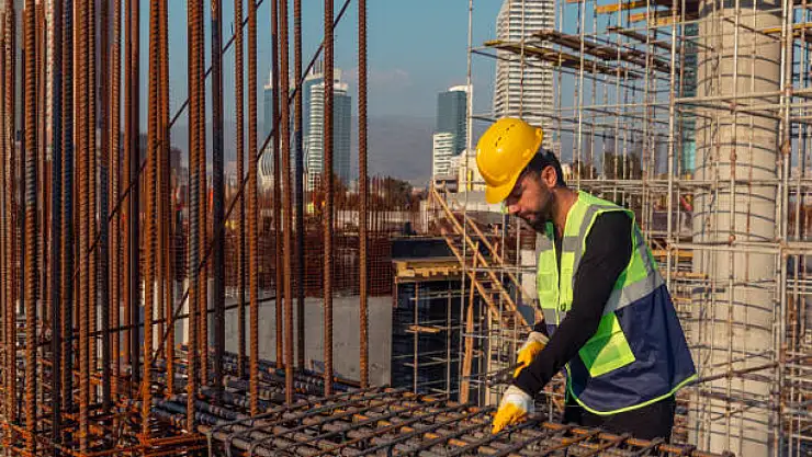 Depremde hasar gören binalarda inşaat ustaları da sorumlu tutulacak!