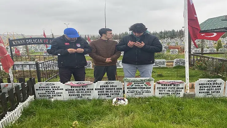 Depremde hayatını kaybeden Korkut'un doğum günü pastası mezarına bırakıldı