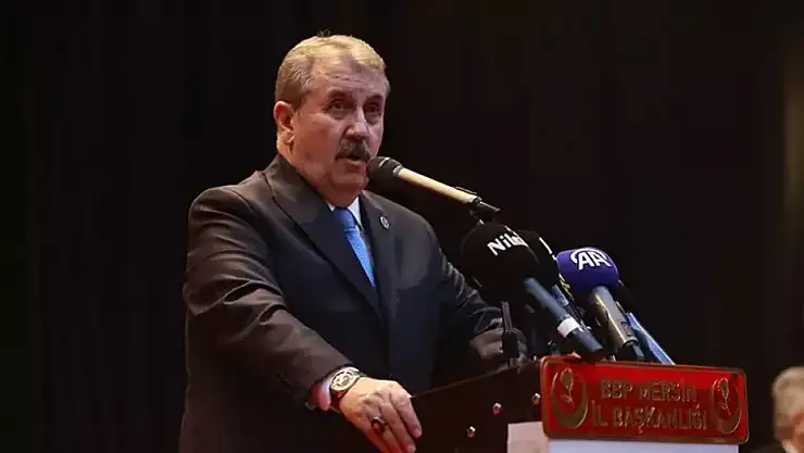 Destici Türk Bayrağını Asmayan Benim Kardeşim Olamaz