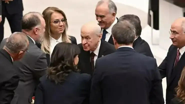 Devlet Bahçeli DEM Açılımını Son Sürat Sürdürüyor! Meclis'te Yaptığı Hareket Gündem Oldu