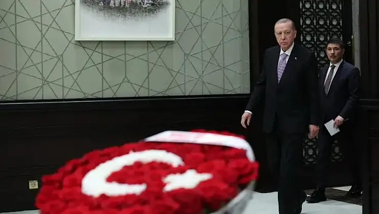 Devlet Bahçeli'den Kabine'ye Türk Bayraklı Çiçek Jesti