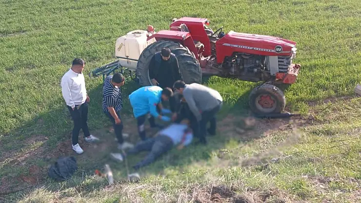 Devrilen traktörün altında kaldı, hastanede hayatını kaybetti