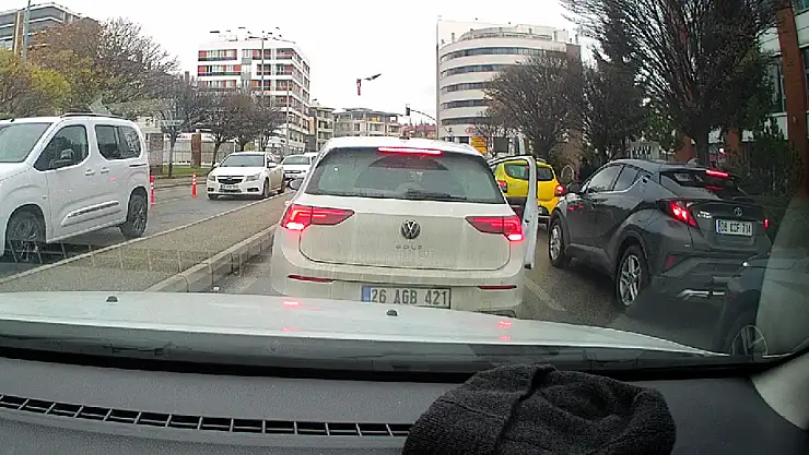 Direksiyon Başında Yumruklu Kavga! Trafiği Tehlikeye Soktu