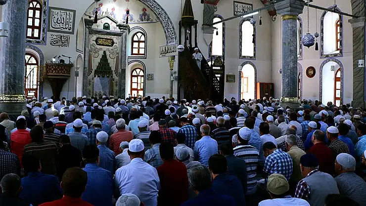 Diyanet'in Cuma hutbesi: 'Zinaya giden yollar meşrulaştırılmaya çalışılmamalı'