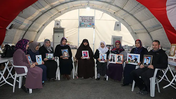 Diyarbakır anneleri bin 559 gündür evlatları için nöbette