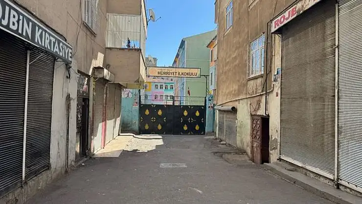 Diyarbakır'da öğretmene şiddet: Önce yumruklandı ardından 2 kez bıçaklandı