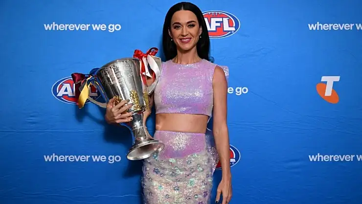 Dünyaca ünlü pop yıldızı Katy Perry uzaya gidiyor