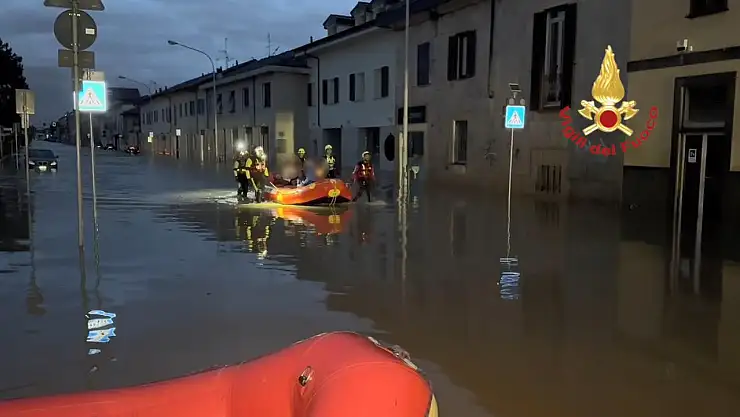 Dünyanın Göz Bebeği Ülkeyi Sel Vurdu: 15 Ölü
