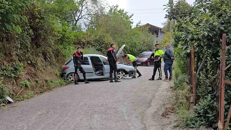 'Dur' ihtarına uymayıp kaza yapan sürücü yaya olarak kaçmaya çalıştı