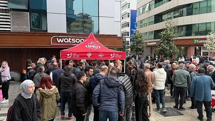 'Ekrem imamoğlu'na Özgürlük' imza standına bıçaklı saldırı! Görgü tanığı o anları anlattı