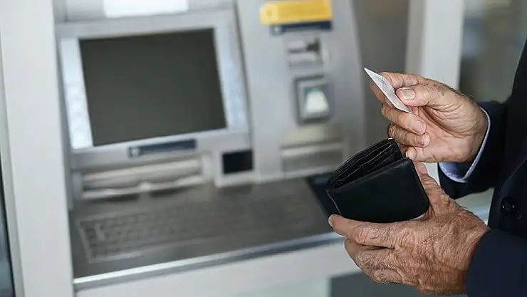 Emeklilerin zam farkı ödemeleri yarın hesaplara yatırılacak