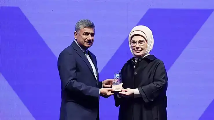 Emine Erdoğan'a Küresel Donörler Forumu'ndan 'En İyi Kadın Lider Ödülü'