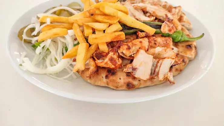 Erzincan'da 106 kişi düğün yemeğinden zehirlendi