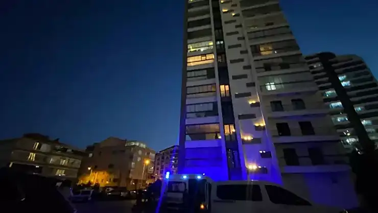 Eşini çocuklarının gözü önünde tabancayla öldürdü