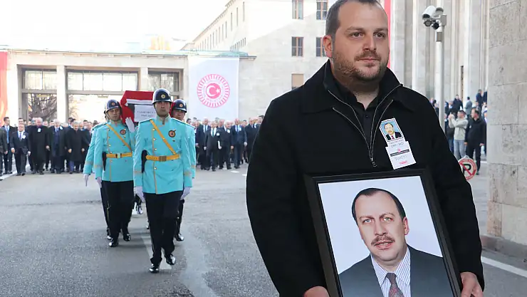 Eski bakan Okuyan için TBMM'de tören