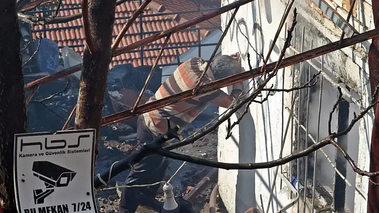 Evinin yanışını çaresiz gözlerle izledi