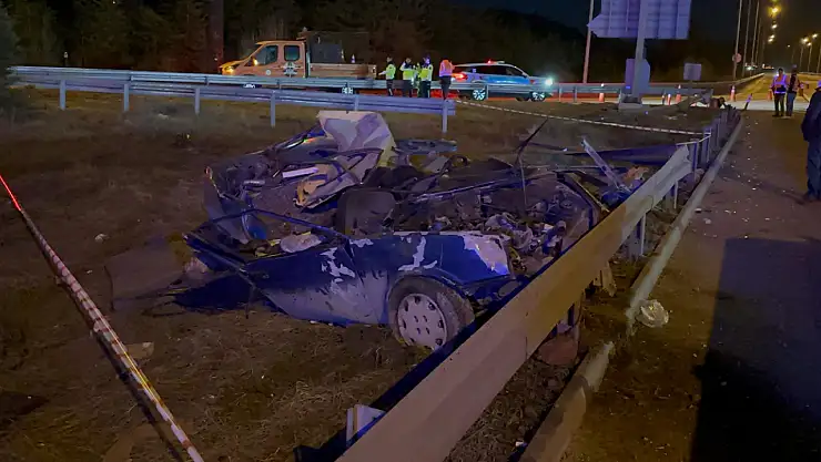 Feci Kaza! Otomobil Kağıt Gibi Ezildi  2 Ölü, 1 Yaralı