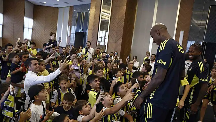 Fenerbahçeli futbolcular, Ankara'da çocuklarla buluştu