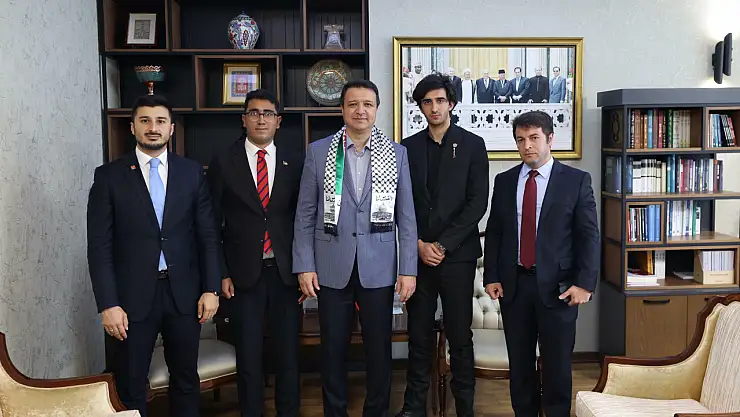 Filistinli Öğrenciler Saadet Partisi Genel Başkanı Mahmut Arıkan'ı Ziyaret Etti