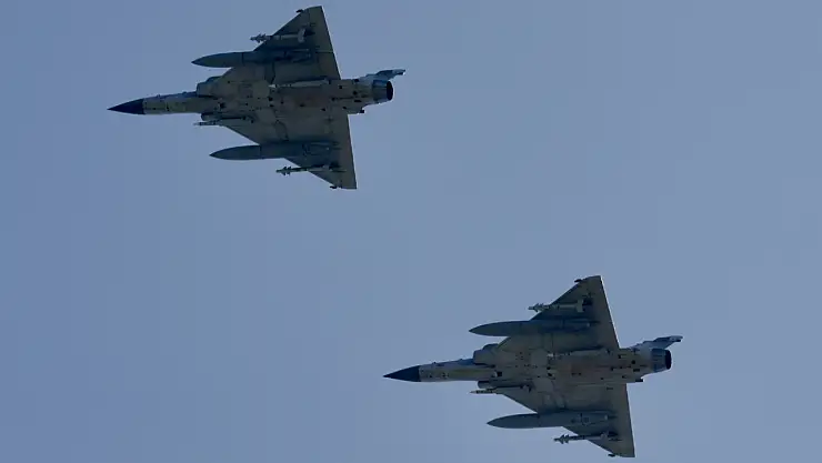 Fransa, Ukrayna'ya ilk 'Mirage 2000' savaş uçaklarını teslim etti