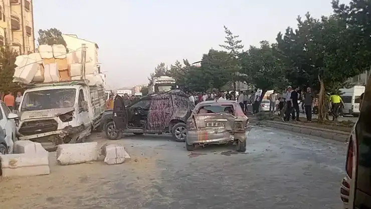 Freni boşalan TIR, 10 araca çarptı