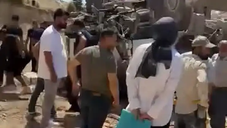 Freni patlayan iş makinesi takla attı